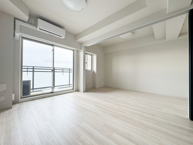 居室・リビング　エアコン付きのお部屋です