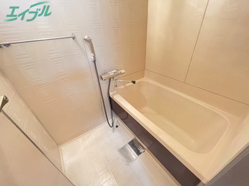 バス・シャワールーム　同型別室のお写真です