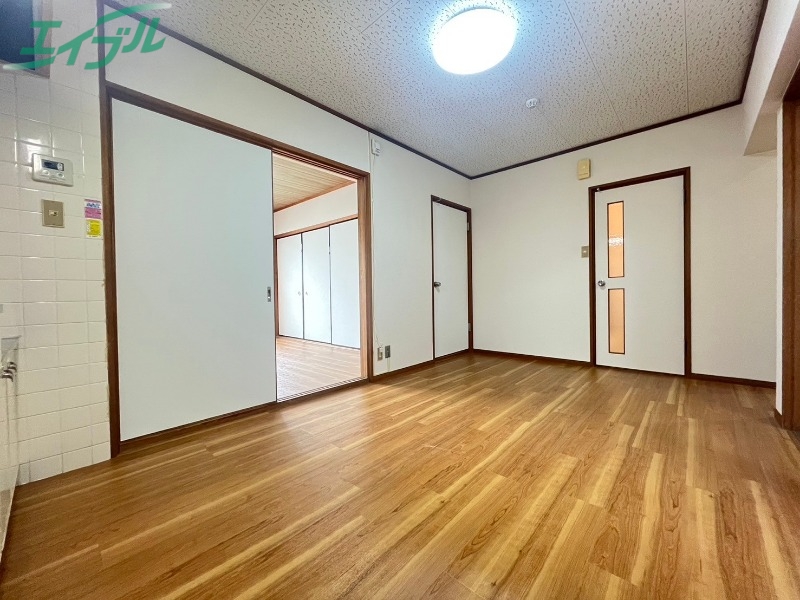 居室・リビング　同型別室のお写真です