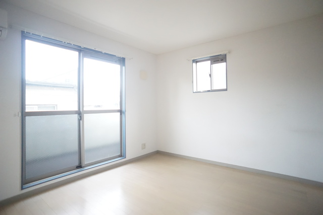 居室・リビング　２面採光なので、明るく風通しのよいお部屋です♪