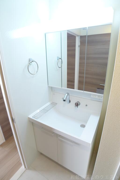 洗面設備　（写真は同タイプ）