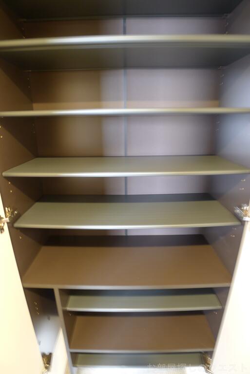 玄関　（写真は同タイプ）