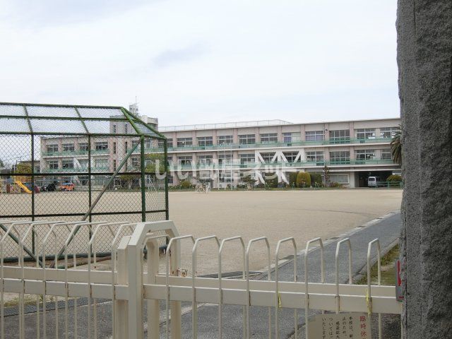 小学校　岩倉市立岩倉北小学校（小学校）まで580m