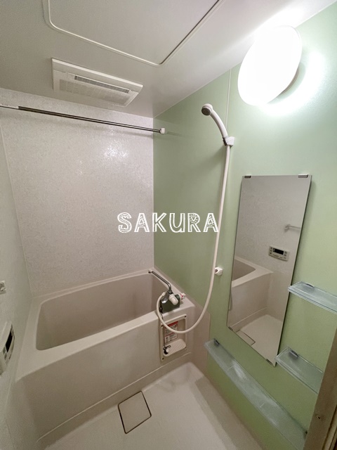 バス・シャワールーム　雨の日でも安心の浴室乾燥機付きです♪