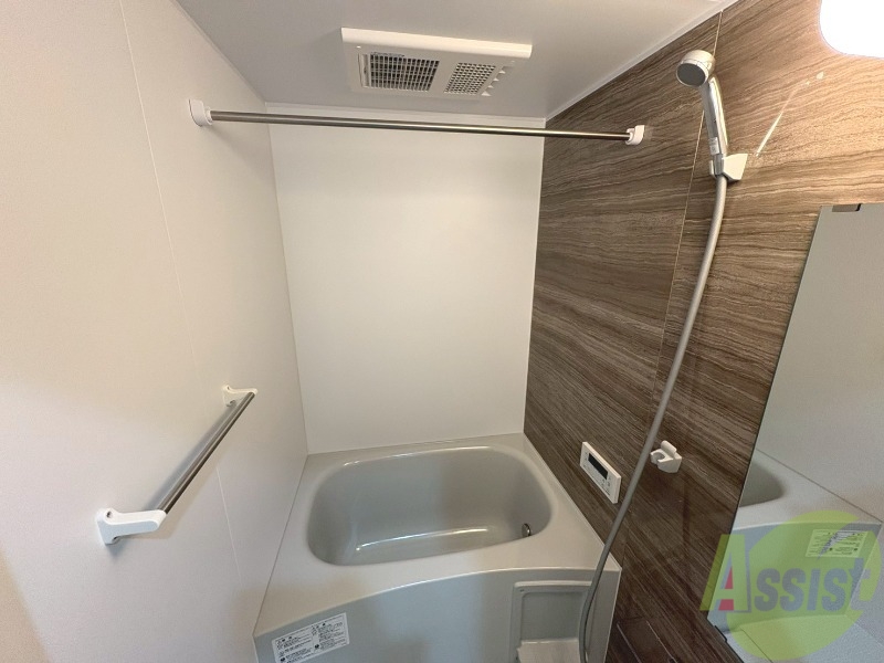 バス・シャワールーム　浴槽が広いので日々の疲れも癒されますね。