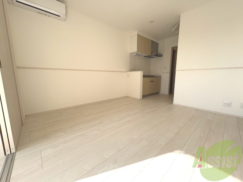 居室・リビング　白を基調としたお部屋で気分も明るくなりますね。