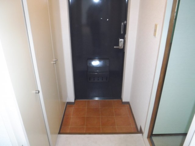 玄関　他のお部屋の参考写真となります。