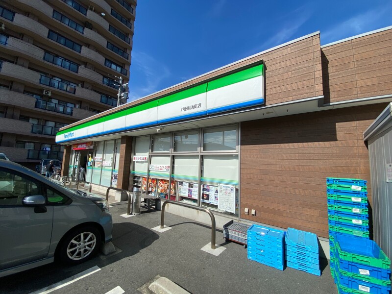 コンビニ　ファミリーマート戸畑明治町店（コンビニ）まで424m