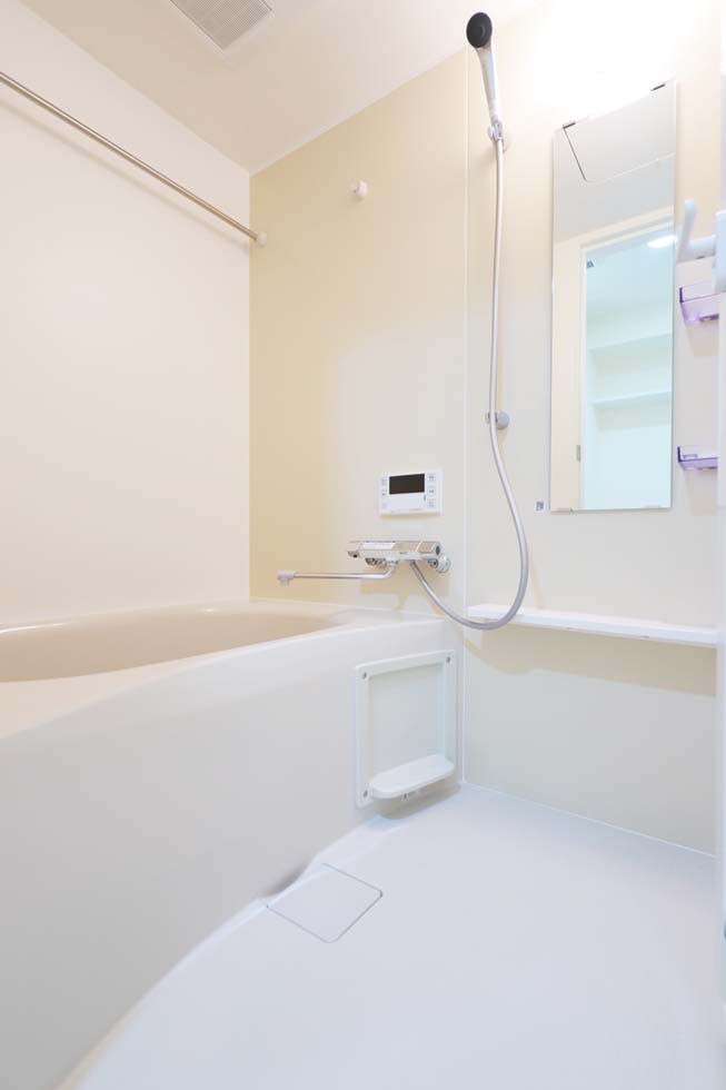 バス・シャワールーム　内装は落ち着いています