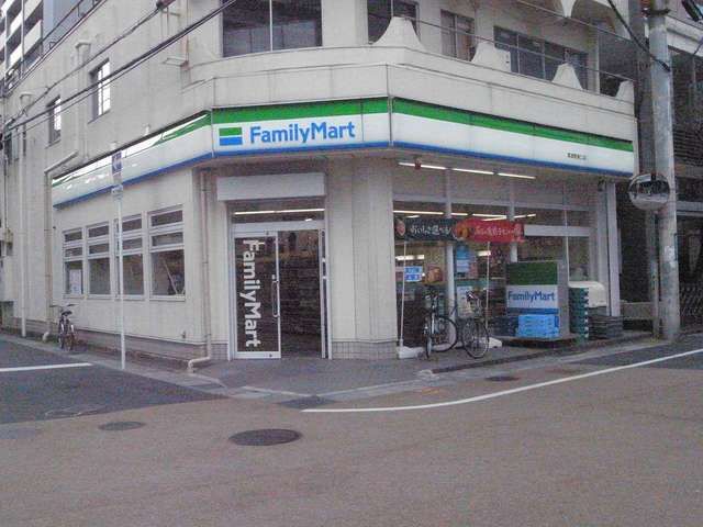 コンビニ　ファミリーマート草津駅東口店（コンビニ）まで500m