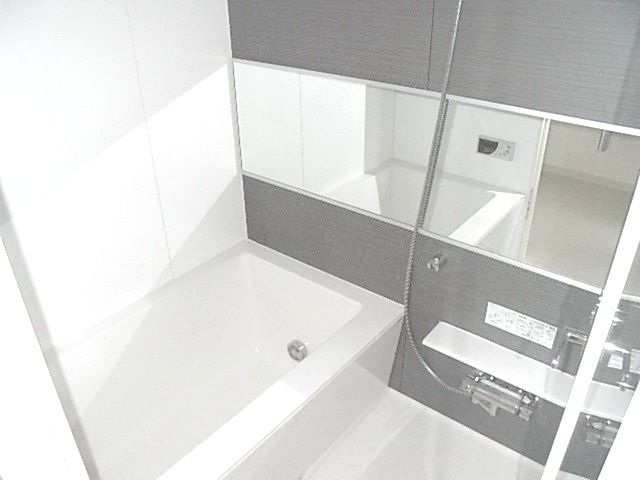 バス・シャワールーム　★追い焚き付のバスルームです★