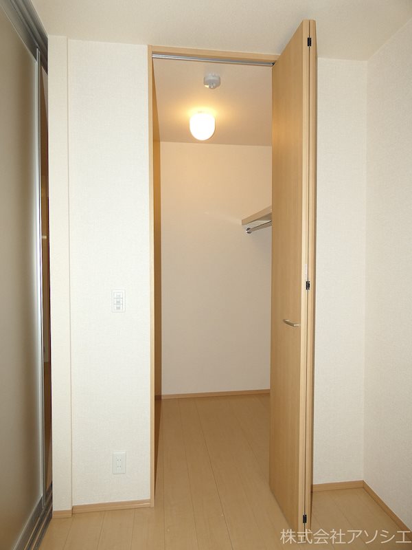 収納　ウォークインクローゼット