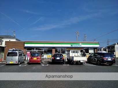コンビニ　ファミリーマート（コンビニ）まで270m