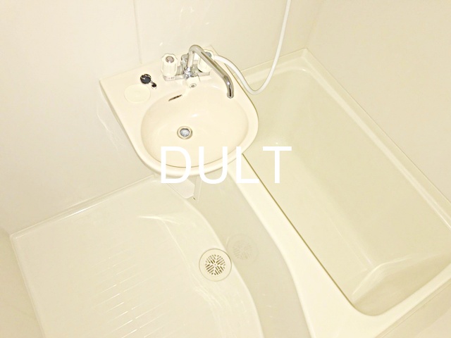 バス・シャワールーム　バスルームです。