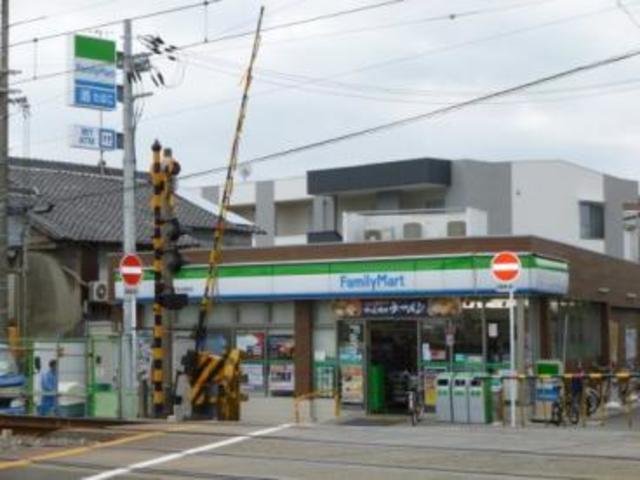 コンビニ　ファミリーマート小浦下新庄駅前店（コンビニ）まで261m