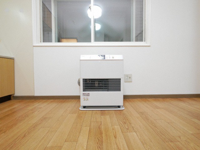 その他設備　経済的な灯油FF暖房です！