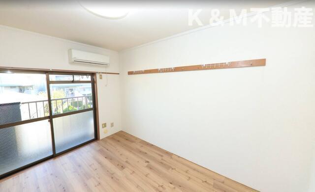 居室・リビング　こちらのリビングで趣味の時間をお楽しみください