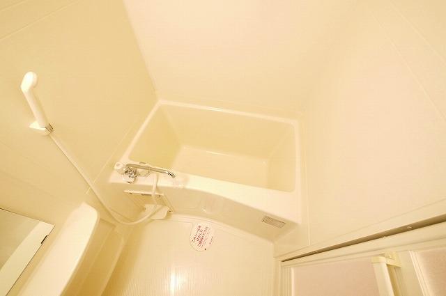 バス・シャワールーム　こちらで１日の疲れを癒して下さい