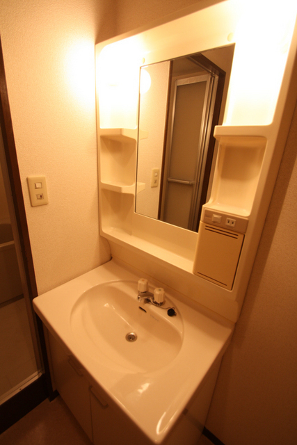 洗面設備　同タイプ別室の参考写真です。※現況優先