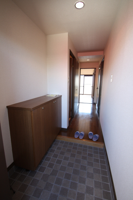 玄関　同タイプ別室の参考写真です。※現況優先