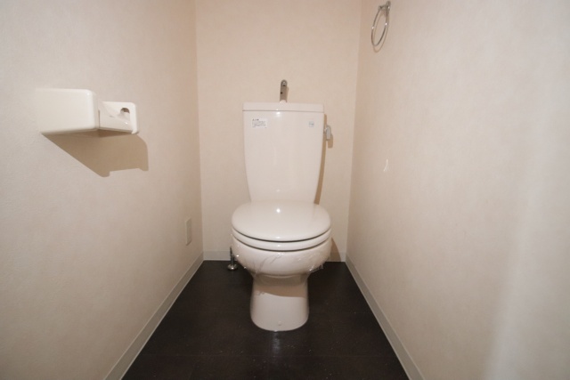 トイレ　※別室の参考写真の為、現況優先です。