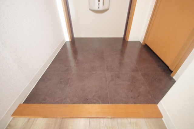 玄関　※別室の参考写真の為、現況優先です。