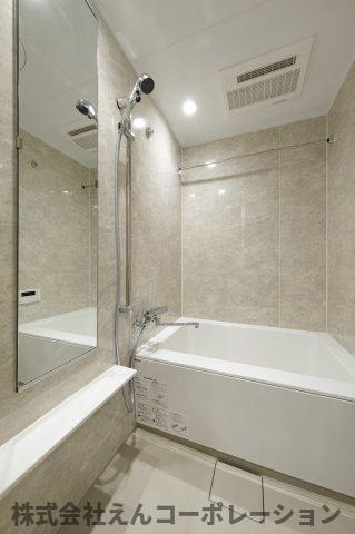 バス・シャワールーム　画像の反転タイプになります。