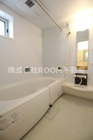 バス・シャワールーム　コンパクトで使いやすいお風呂です