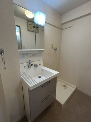 洗面設備　※同物件、別部屋の写真です。