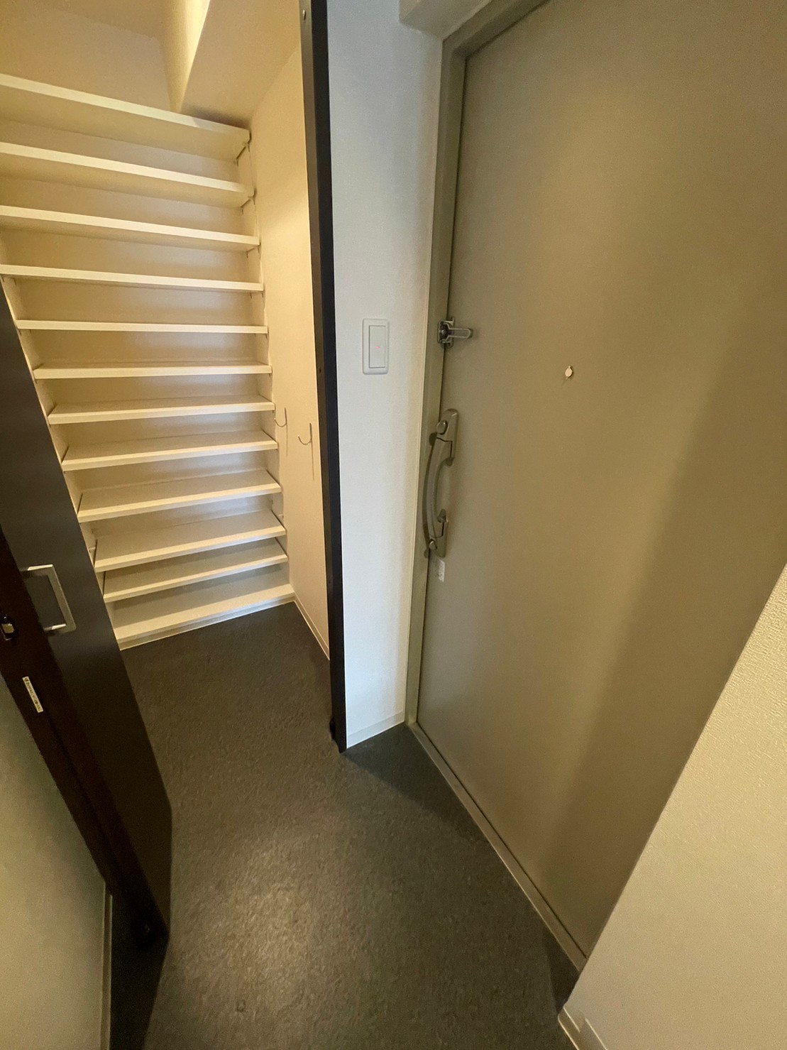 玄関　※同建物別部屋