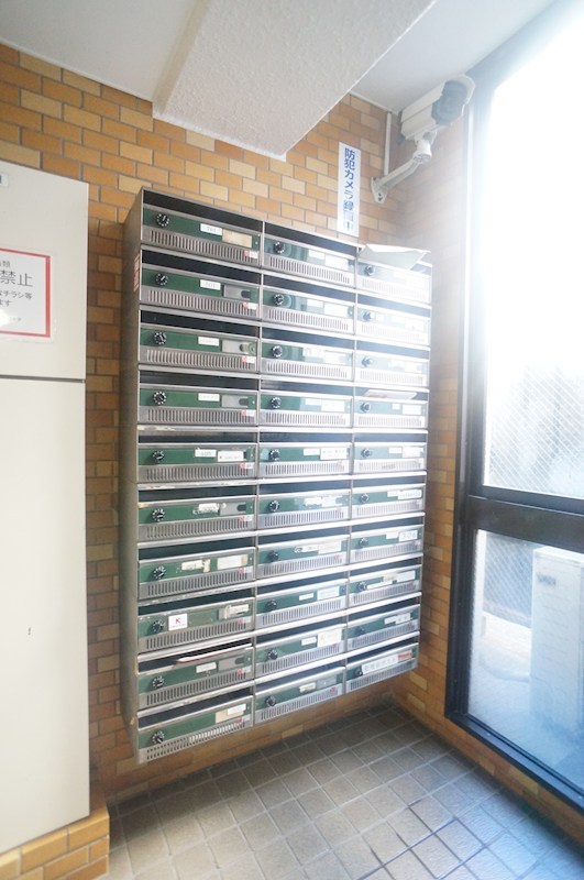 その他　屋内設置のメールボックスで雨の日も安心。仕事が遅くなっても郵