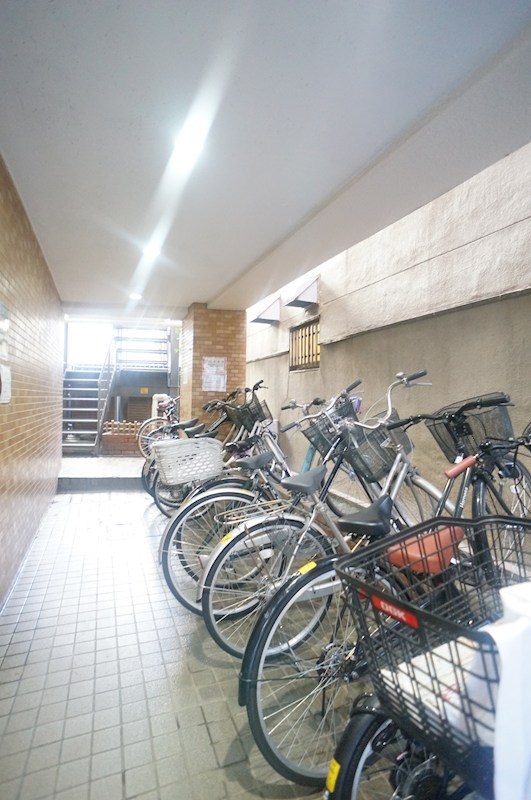 その他共有部分　駐輪場があるため、近隣からの自転車通勤も可能。駅周辺の利便施