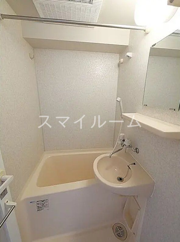 バス・シャワールーム　反転タイプ別部屋参考写真となります。