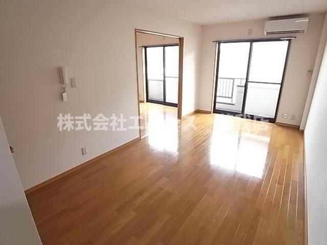 居室・リビング　ゆったりとした居間です