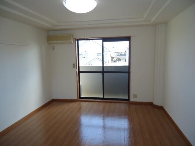 居室・リビング　室内