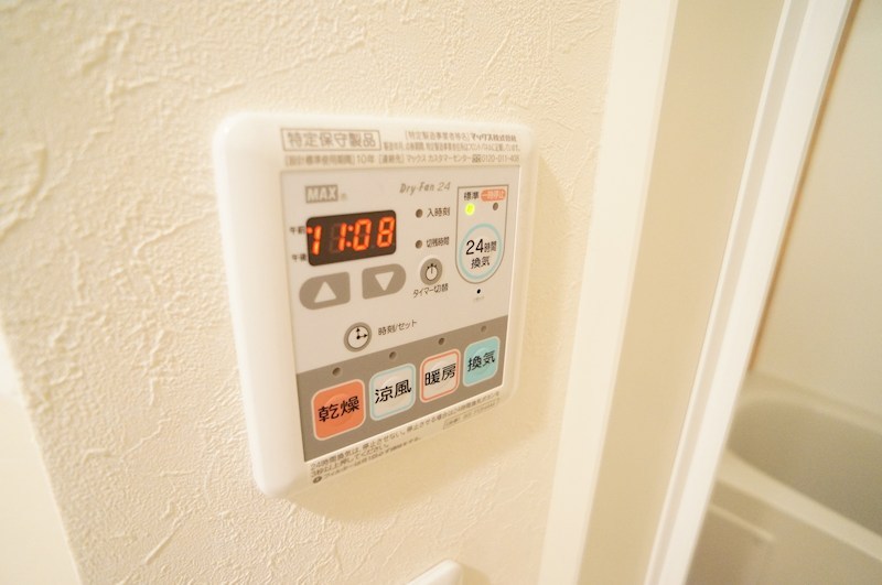 その他設備　雨の日も花粉の季節も洗濯物が干せる浴室乾燥機付き。