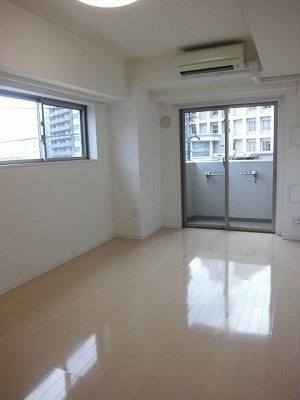 居室・リビング　※別部屋の参考写真です。