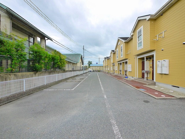 駐車場　駐車場があるので、車を買う予定の方も安心です