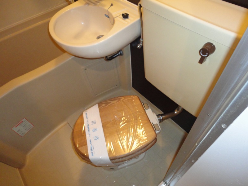 トイレ　かっこいい木製のトイレの蓋