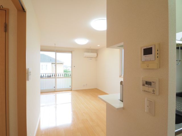 セキュリティ　来訪者の顔が見えて安心のモニターホン付き