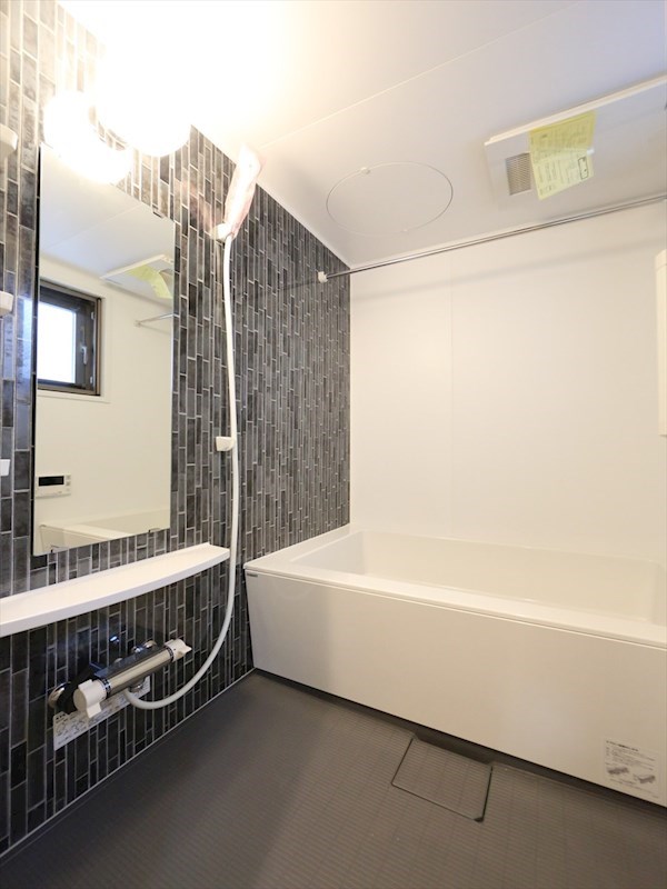 バス・シャワールーム　浴室暖房乾燥機付　追い焚き・オートバス機能付お風呂