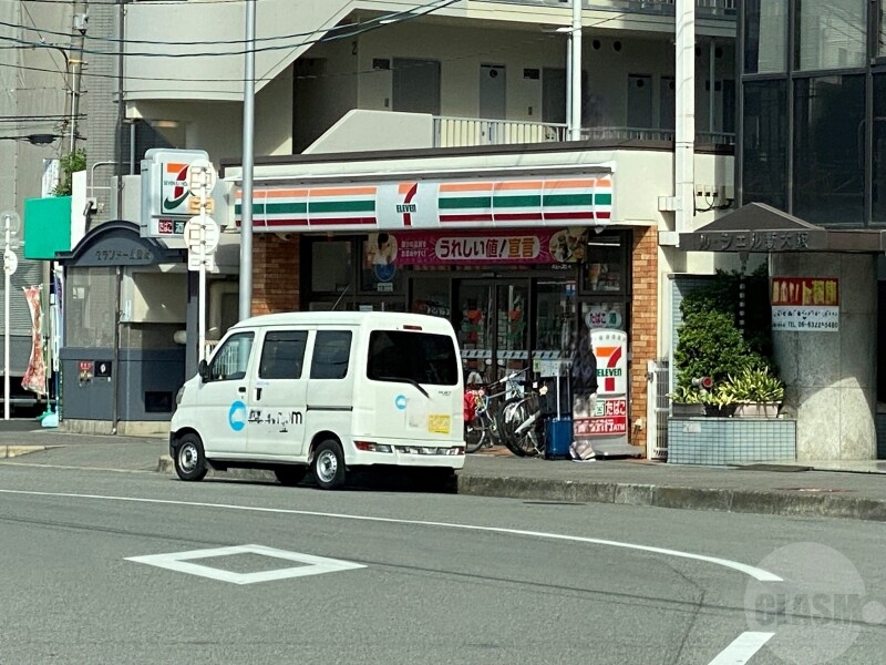 コンビニ　セブンイレブン東淀川駅前店（コンビニ）まで81m