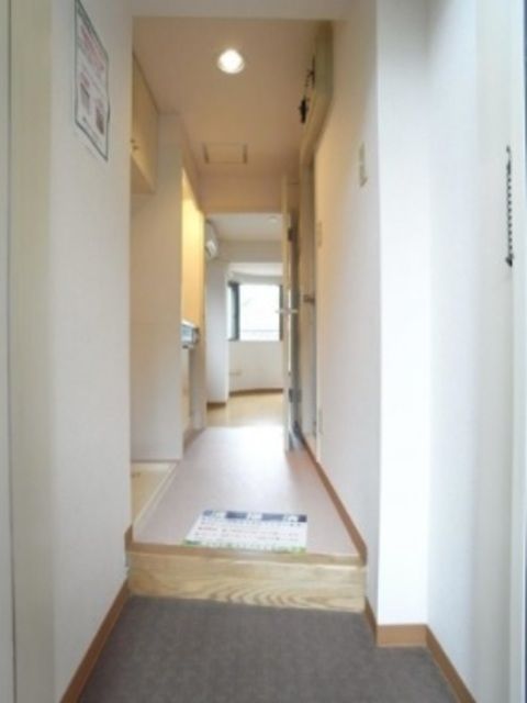 玄関　玄関※他号室参考写真です