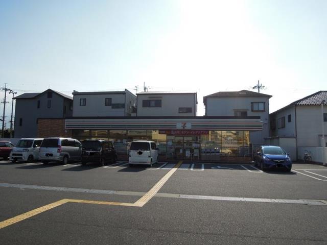 コンビニ　セブンイレブン（コンビニ）まで627m