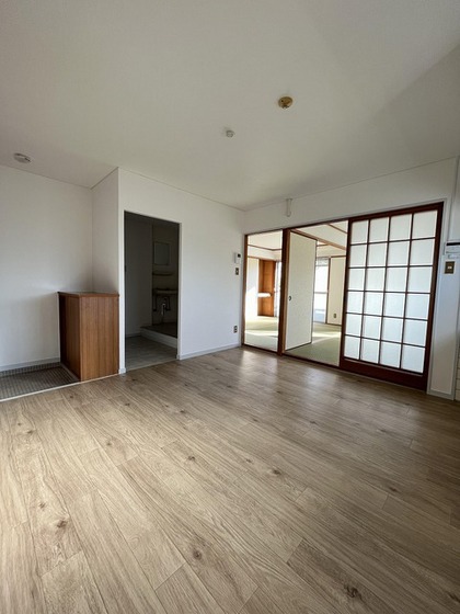 居室・リビング　※別号室の写真です