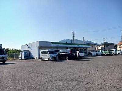 コンビニ　ファミリーマートさん（コンビニ）まで1400m