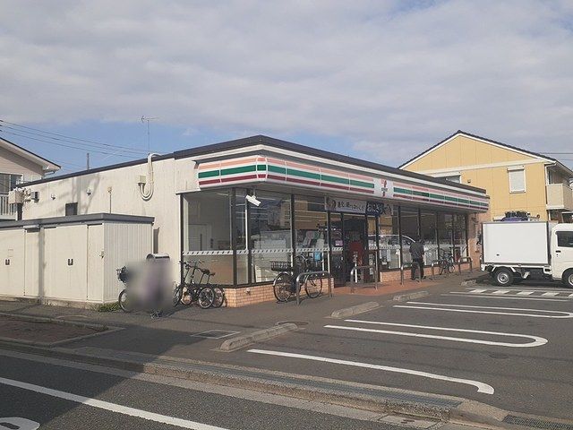 コンビニ　セブンイレブン（コンビニ）まで597m