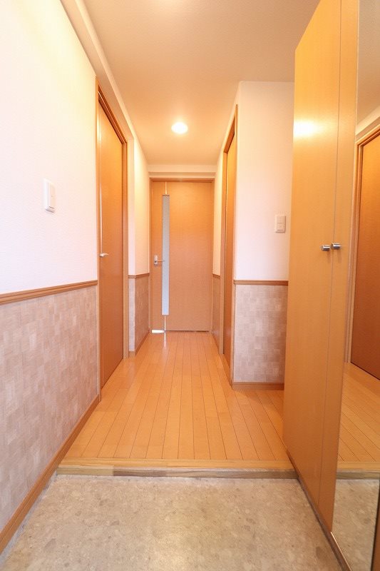 玄関　退去予定の為別部屋の写真使用