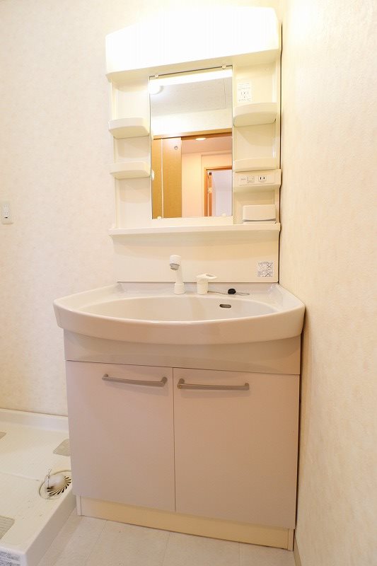 洗面設備　退去予定の為別部屋の写真使用