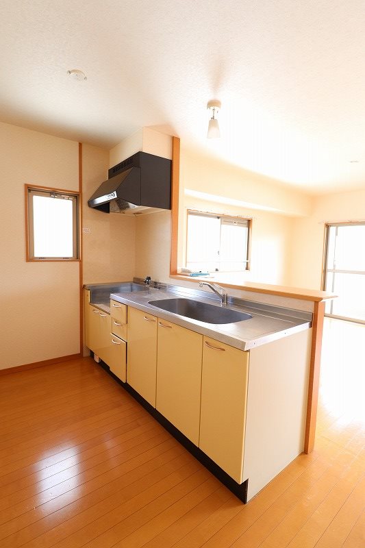 キッチン　退去予定の為別部屋の写真使用